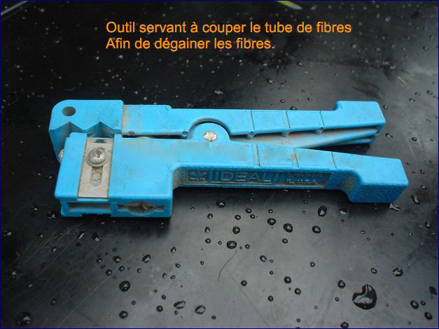 Outil pour couper tube fibre optique